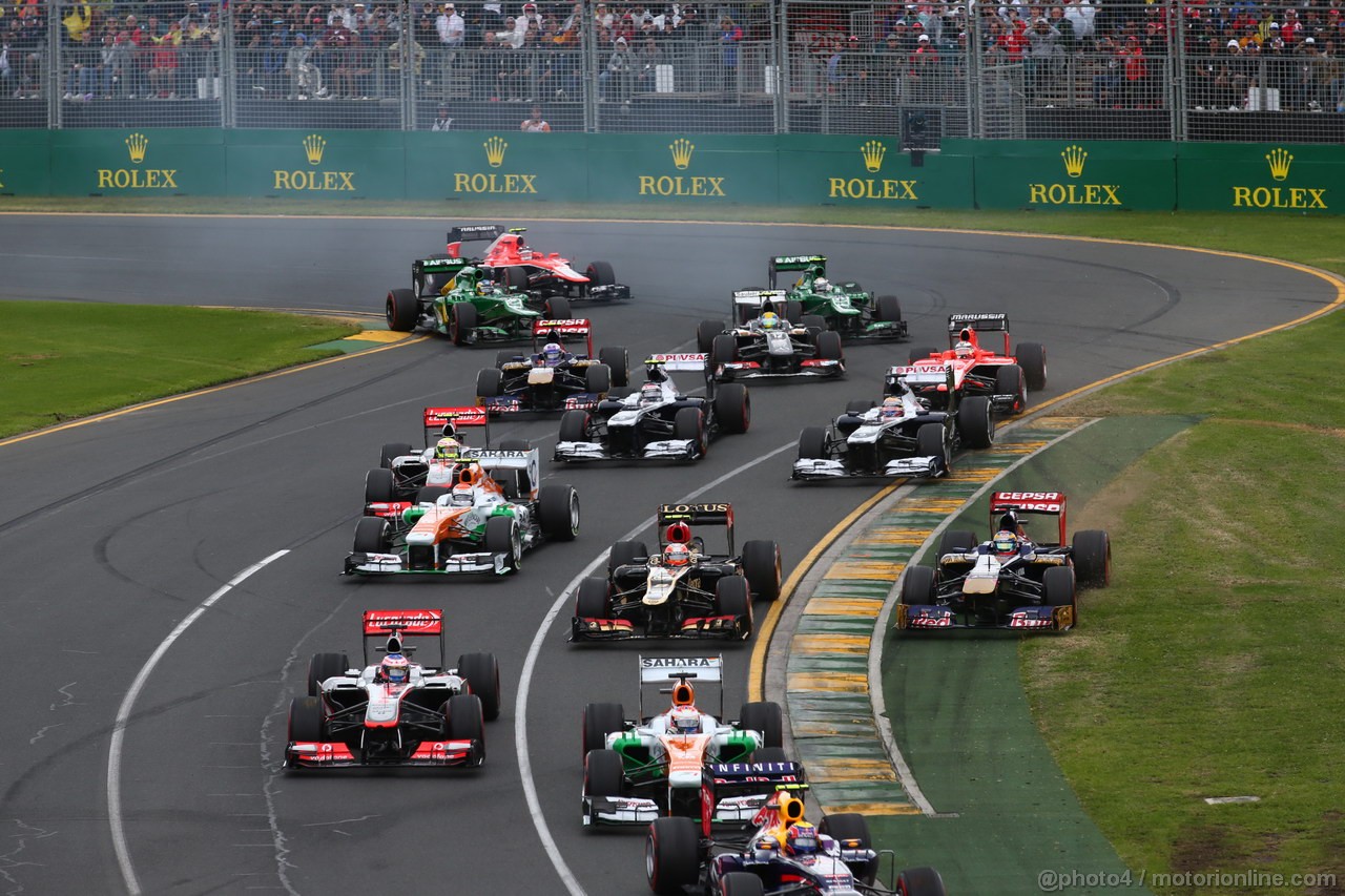 GP AUSTRALIA, 17.03.2013- Gara, Start of the race, Jean-Eric Vergne (FRA) Scuderia Toro Rosso STR8 off track