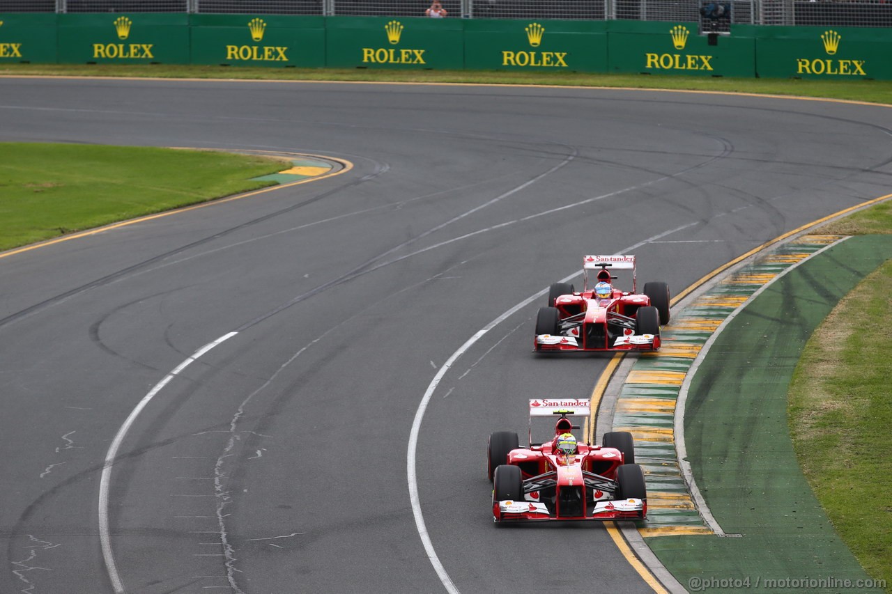 GP AUSTRALIA, 17.03.2013- Gara, Felipe Massa (BRA) Ferrari F138 davanti a Fernando Alonso (ESP) Ferrari F138 