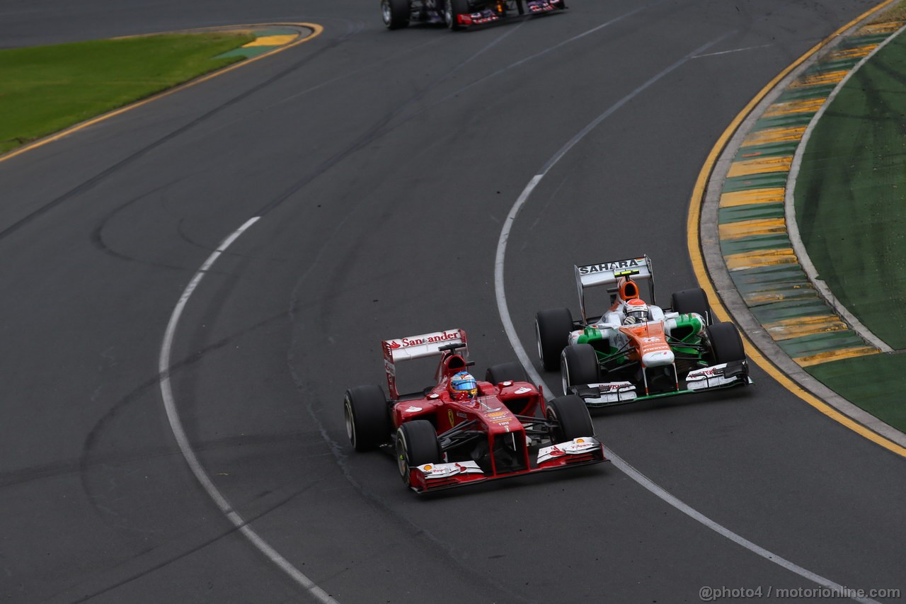 GP AUSTRALIA, 17.03.2013- Gara, Fernando Alonso (ESP) Ferrari F138 overtakes Adrian Sutil (GER), Sahara Force India F1 Team VJM06