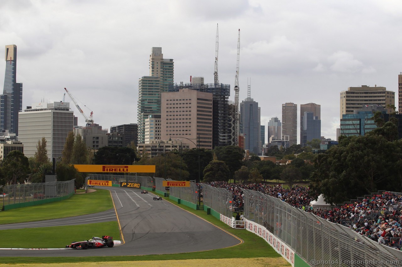 GP AUSTRALIA, 17.03.2013- Gara, Sergio Perez (MEX) McLaren MP4-28 