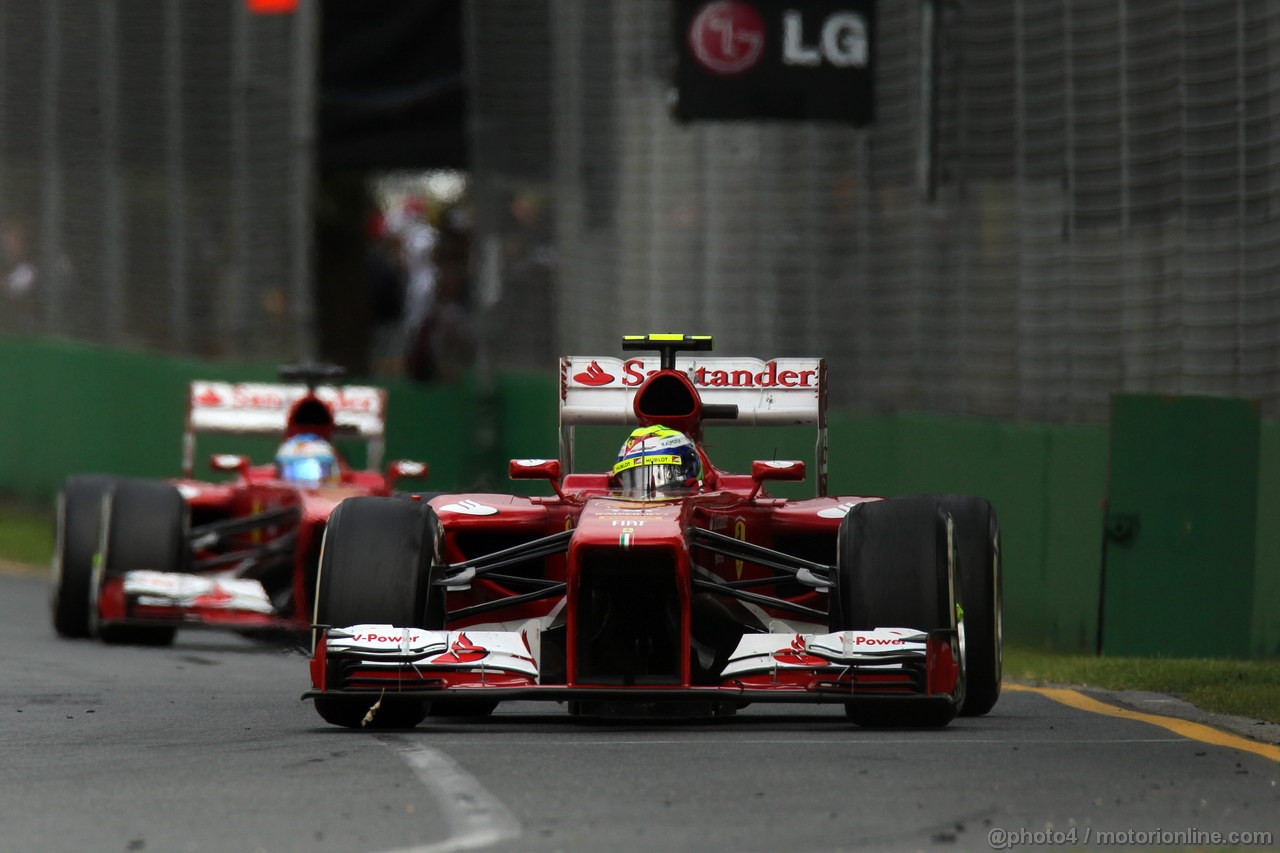 GP AUSTRALIA, 17.03.2013- Gara, Felipe Massa (BRA) Ferrari F138 davanti a Fernando Alonso (ESP) Ferrari F138 