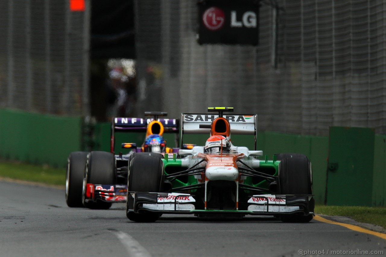 GP AUSTRALIA, 17.03.2013- Gara, Adrian Sutil (GER), Sahara Force India F1 Team VJM06 davanti a Sebastian Vettel (GER) Red Bull Racing RB9 