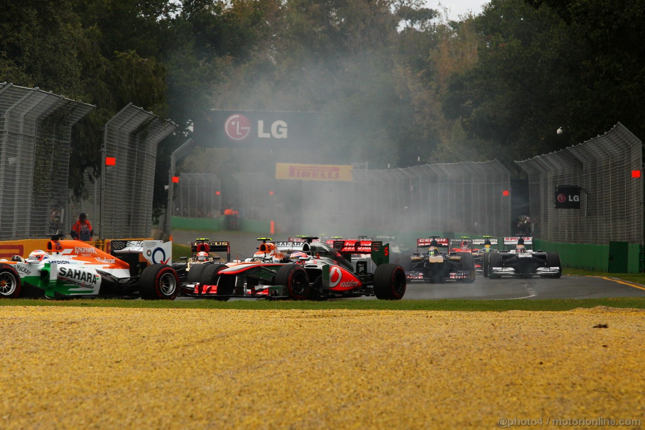 GP AUSTRALIA, 17.03.2013- Gara, Start of the race, Jenson Button (GBR) McLaren Mercedes MP4-28 