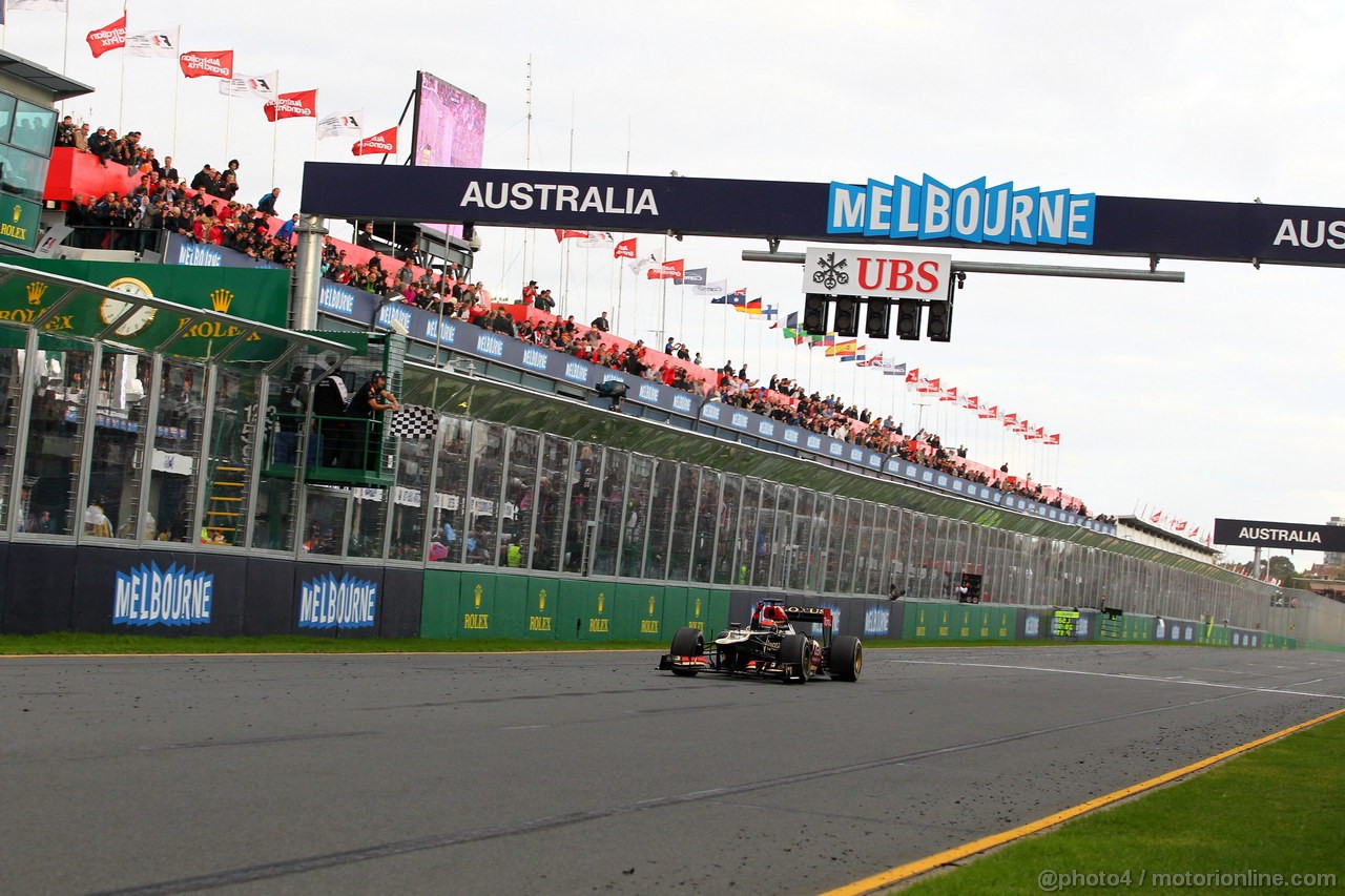 GP AUSTRALIA, 17.03.2013- Gara, Chequered flag, Kimi Raikkonen (FIN) Lotus F1 Team E21 vincitore 