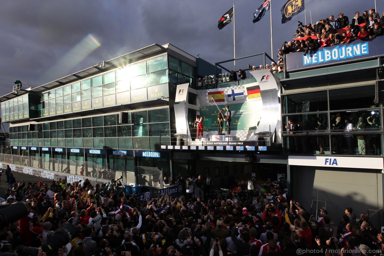 GP AUSTRALIA, 17.03.2013- Gara, Kimi Raikkonen (FIN) Lotus F1 Team E21 vincitore, secondo Fernando Alonso (ESP) Ferrari F138 e terzo Sebastian Vettel (GER) Red Bull Racing RB9