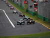 GP AUSTRALIA, 17.03.2013- Gara, Lewis Hamilton (GBR) Mercedes AMG F1 W04 e Kimi Raikkonen (FIN) Lotus F1 Team E21 