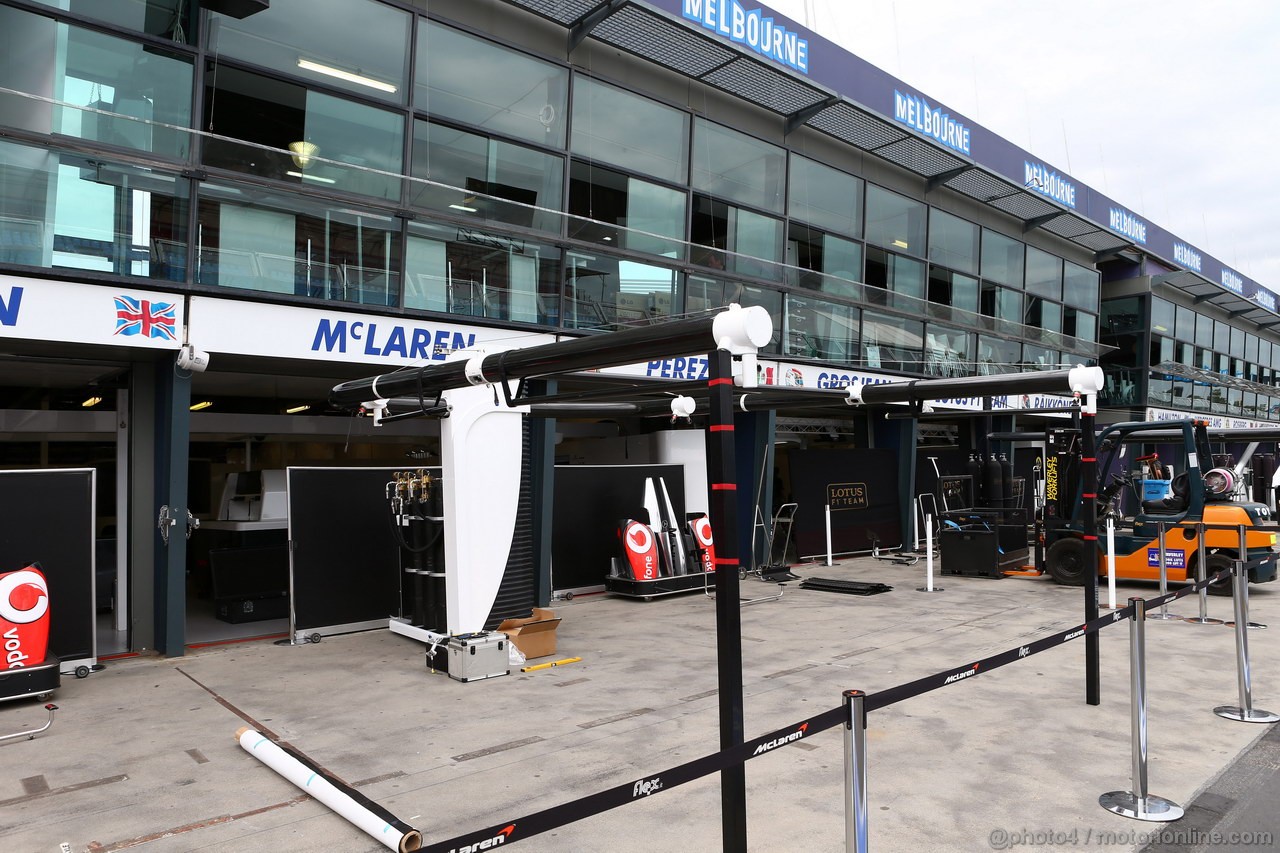 GP AUSTRALIA, 12.03.2013- McLaren Mercedes garage