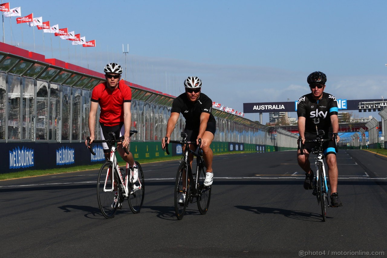 GP AUSTRALIA, 13.03.2013- (L-R) Paul di Resta (GBR) Sahara Force India F1 Team VJM06, Chris Hoy (GBR), Track cyclist e  Martin Brundle (GBR), Former F1 driver