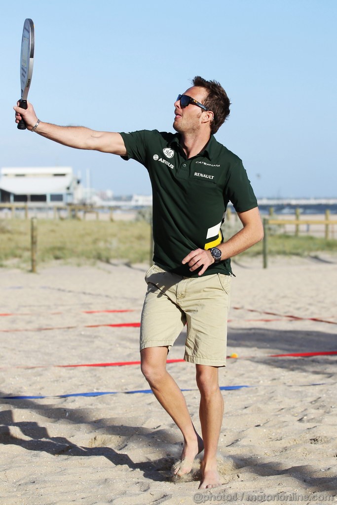 GP AUSTRALIA, 13.03.2013- Giedo van der Garde (NLD) Caterham F1 Team plays beach tennis.
