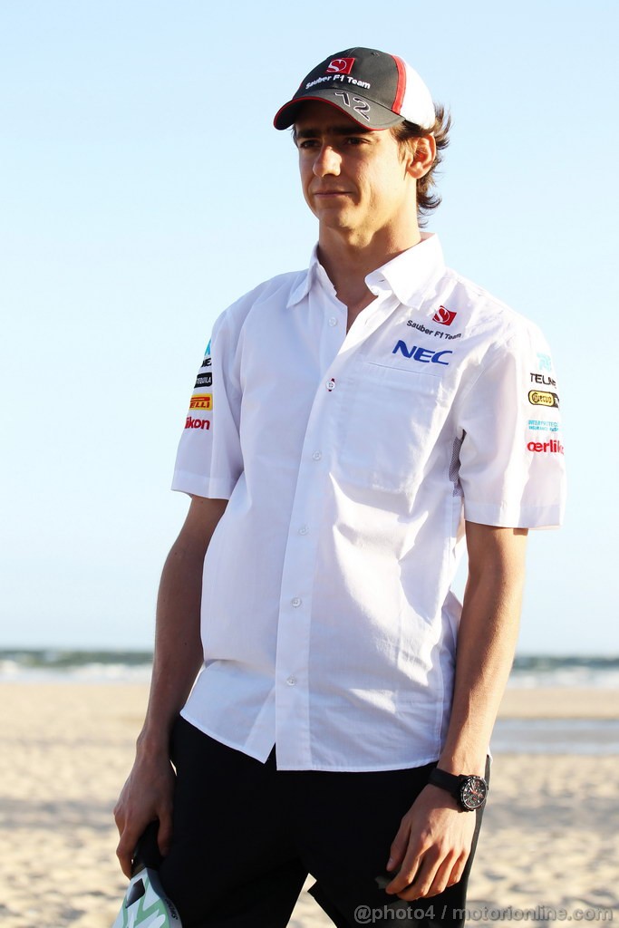 GP AUSTRALIA, 13.03.2013- Esteban Gutierrez (MEX) Sauber plays beach tennis.
