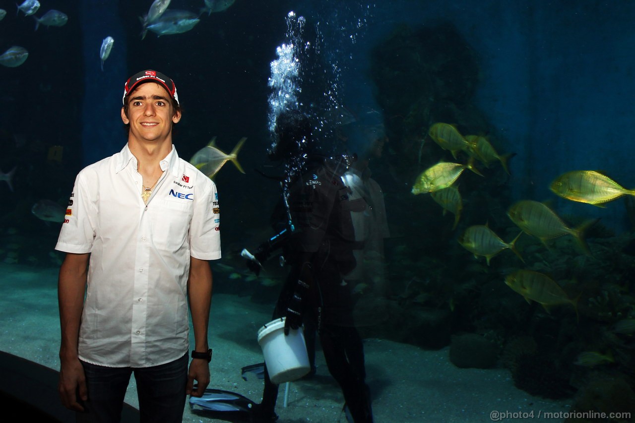 GP AUSTRALIA, 13.03.2013- Esteban Gutierrez (MEX) Sauber at Melbourne Aquarium.
