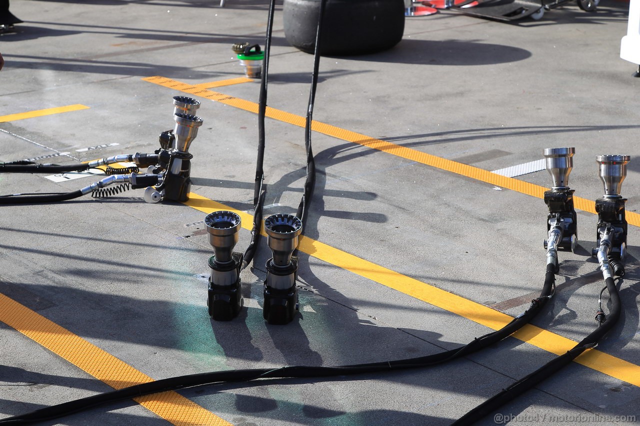 GP AUSTRALIA, 13.03.2013- Pit lane Atmosfera