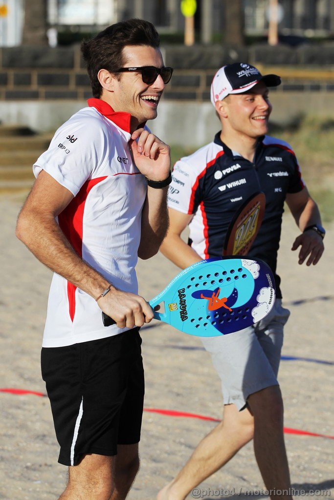 GP AUSTRALIA, 13.03.2013- Jules Bianchi (FRA) Marussia F1 Team e Valtteri Bottas (FIN) Williams play beach tennis
