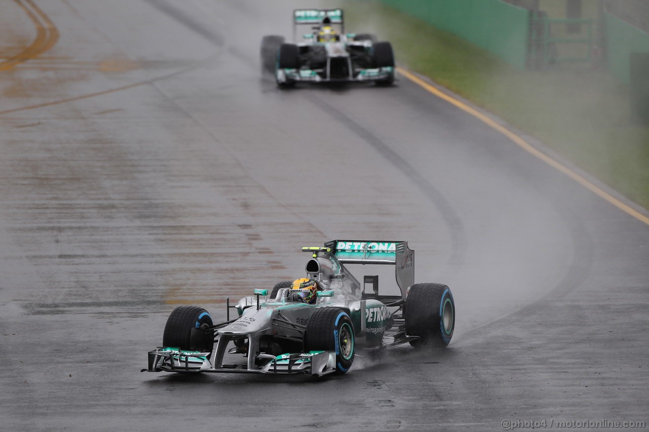 GP AUSTRALIA, 16.03.2013- Qualifiche, Lewis Hamilton (GBR) Mercedes AMG F1 W04 davanti a Nico Rosberg (GER) Mercedes AMG F1 W04 