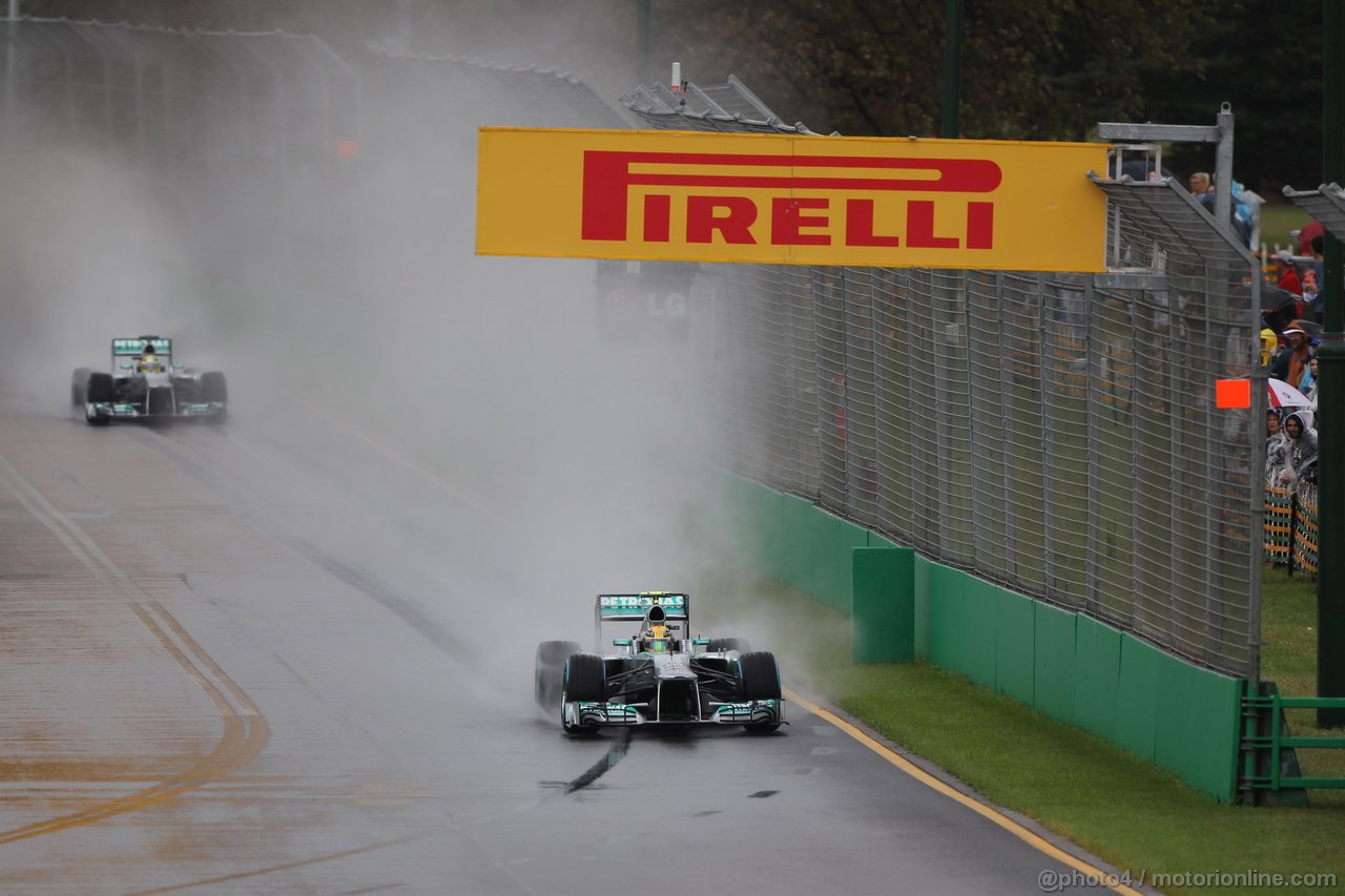 GP AUSTRALIA, 16.03.2013- Qualifiche, Lewis Hamilton (GBR) Mercedes AMG F1 W04 davanti a Nico Rosberg (GER) Mercedes AMG F1 W04