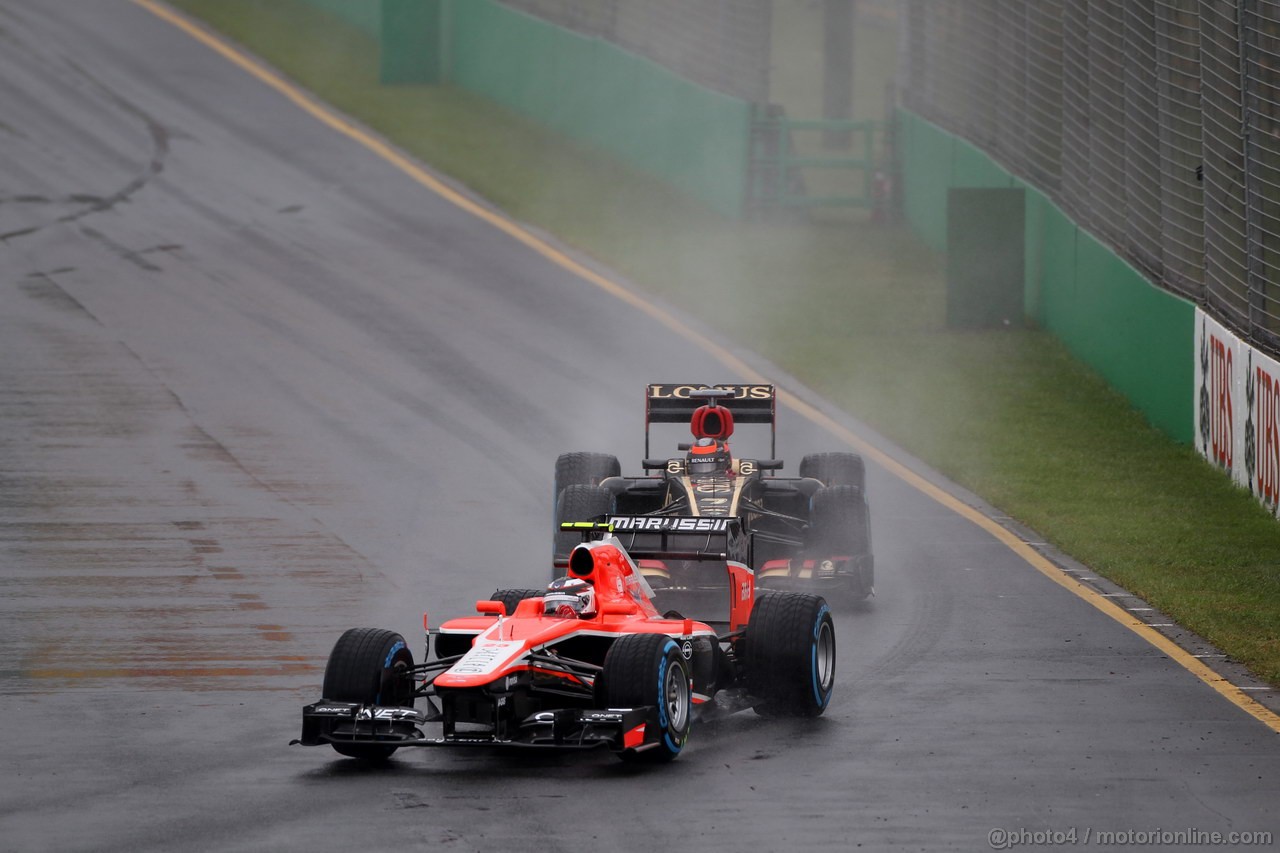 GP AUSTRALIA, 16.03.2013- Qualifiche, Max Chilton (GBR), Marussia F1 Team MR02 davanti a Kimi Raikkonen (FIN) Lotus F1 Team E21 