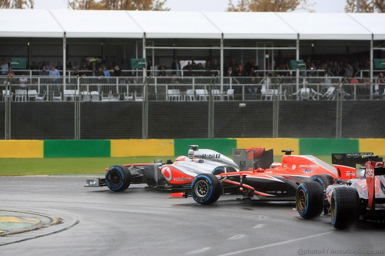 GP AUSTRALIA, 16.03.2013- Qualifiche, Jenson Button (GBR) McLaren Mercedes MP4-28 e Jules Bianchi (FRA) Marussia F1 Team MR02 