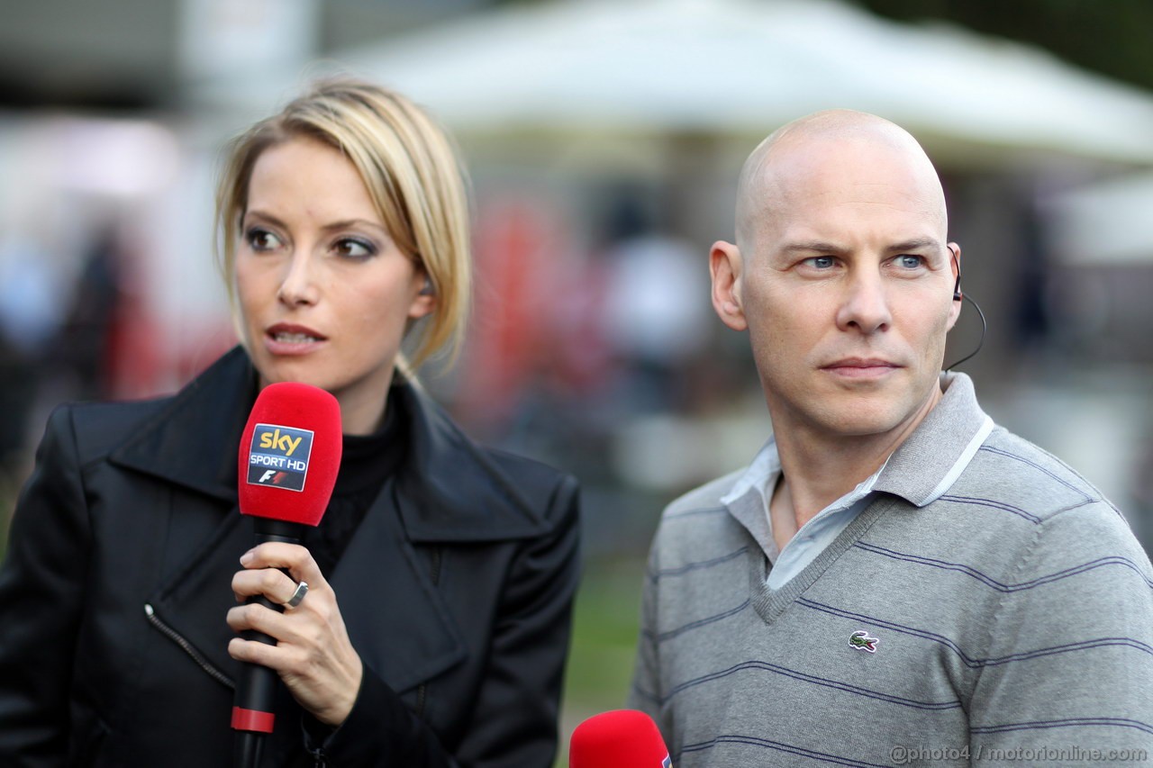 GP AUSTRALIA, 15.03.2013- Sarah Winkhaus (ITA), SKY TV e Jacques Villeneuve (CAN)