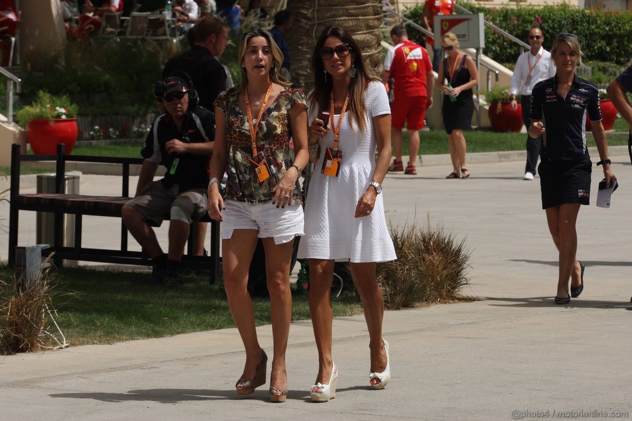 GP BAHRAIN, 21.04.2013- Raffaela Bassi (BRA), wife of Felipe Massa (BRA) e Silvia Colombo (BRA) wife of Stefano Domenicali (ITA), Team Principal 