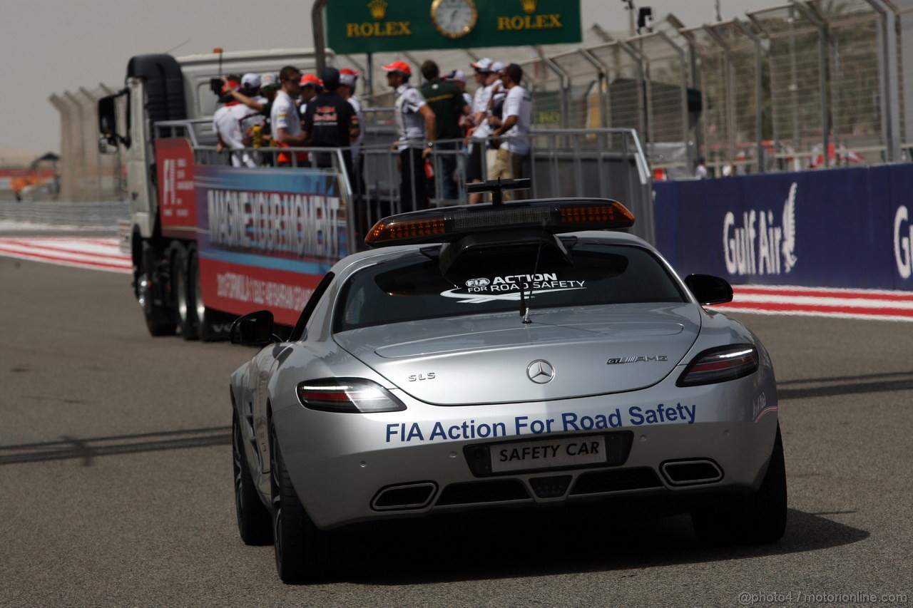 GP BAHRAIN, 21.04.2013- Drivers parade e the Safety car