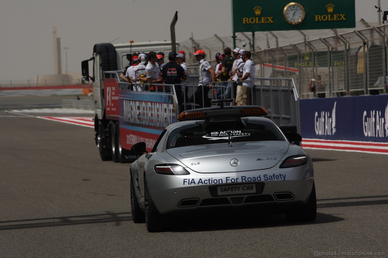 GP BAHRAIN, 21.04.2013- Drivers parade e the Safety car 