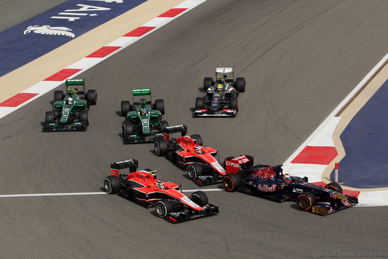 GP BAHRAIN, 21.04.2013- Gara, Max Chilton (GBR), Marussia F1 Team MR02 e Jean-Eric Vergne (FRA) Scuderia Toro Rosso STR8 