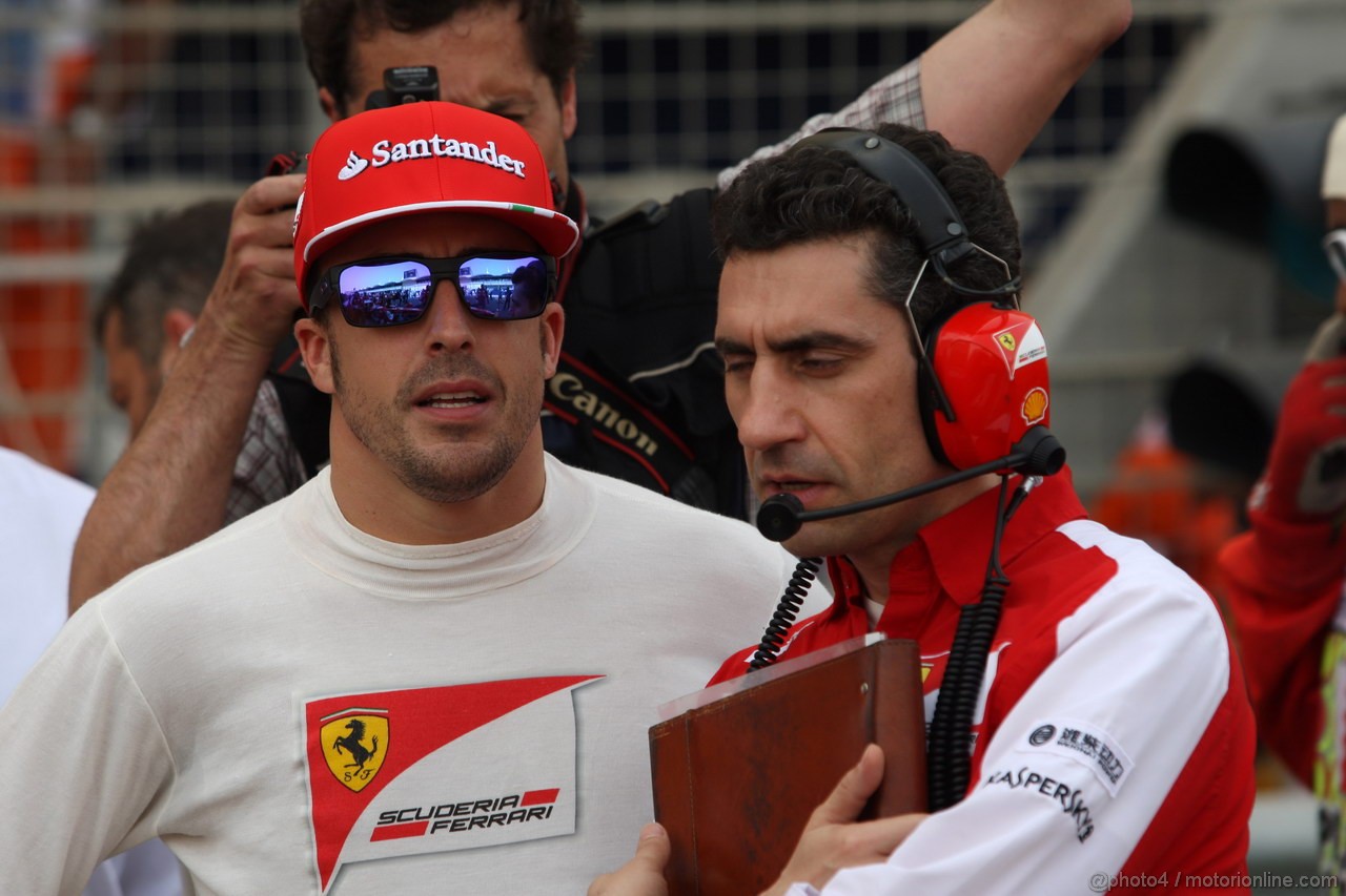 GP BAHRAIN, 21.04.2013- Gara, Fernando Alonso (ESP) Ferrari F138 e Andrea Stella (ITA) Ferrari race Engineer 