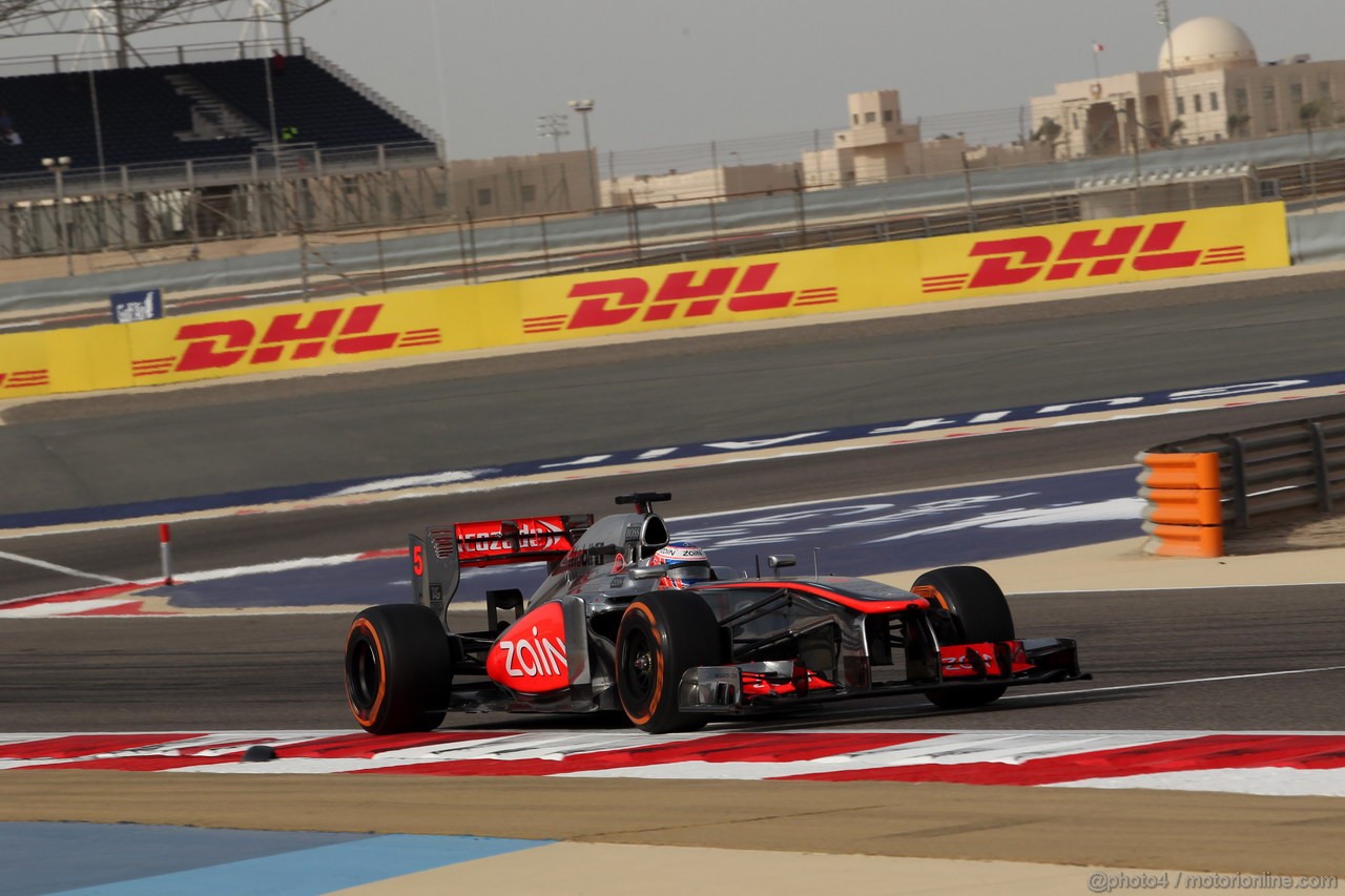 GP BAHRAIN, 21.04.2013- Gara, Jenson Button (GBR) McLaren Mercedes MP4-28 
