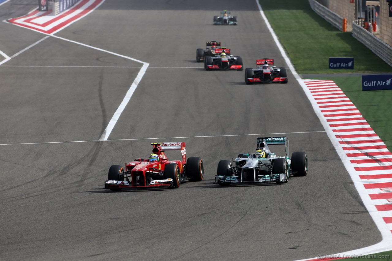 GP BAHRAIN, 21.04.2013- Gara, Felipe Massa (BRA) Ferrari F138 e Nico Rosberg (GER) Mercedes AMG F1 W04 