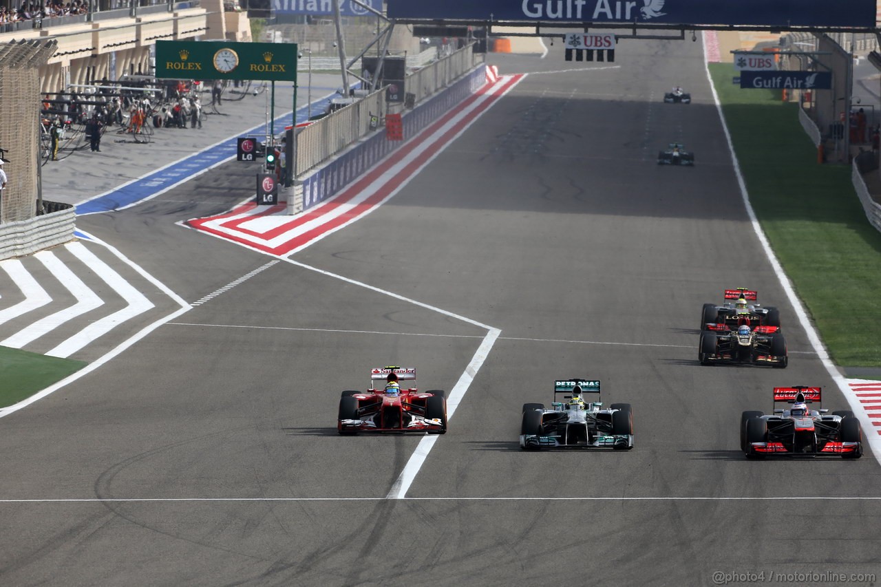 GP BAHRAIN, 21.04.2013- Gara, Felipe Massa (BRA) Ferrari F138, Nico Rosberg (GER) Mercedes AMG F1 W04 e Jenson Button (GBR) McLaren Mercedes MP4-28 