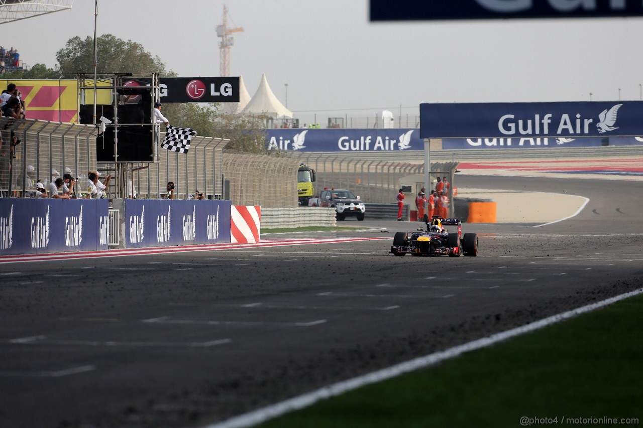 GP BAHRAIN, 21.04.2013- Gara, Sebastian Vettel (GER) Red Bull Racing RB9 vincitore 