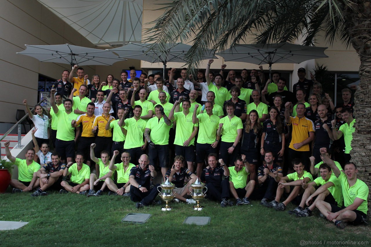 GP BAHRAIN, 21.04.2013- Gara, Festeggiamenti, Sebastian Vettel (GER) Red Bull Racing RB9 vincitore 
