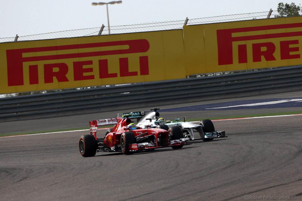 GP BAHRAIN, 21.04.2013- Gara, Felipe Massa (BRA) Ferrari F138 e Nico Rosberg (GER) Mercedes AMG F1 W04 