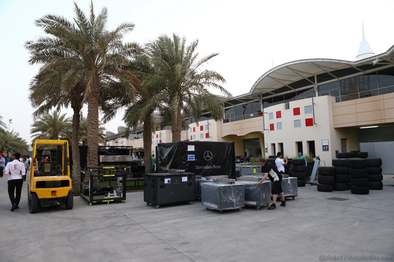 GP BAHRAIN, 21.04.2013- Gara, The paddock after the race