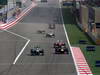 GP BAHRAIN, 21.04.2013- Gara, Nico Rosberg (GER) Mercedes AMG F1 W04 e Sebastian Vettel (GER) Red Bull Racing RB9 