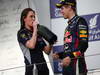 GP BAHRAIN, 21.04.2013- Gara, Sebastian Vettel (GER) Red Bull Racing RB9 vincitore e Gill Jones (GBR) Red Bull Racing Electronics