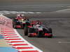GP BAHRAIN, 21.04.2013- Gara, Jenson Button (GBR) McLaren Mercedes MP4-28 davanti a Sergio Perez (MEX) McLaren MP4-28 