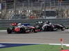 GP BAHRAIN, 21.04.2013- Gara, Jenson Button (GBR) McLaren Mercedes MP4-28 e Nico Hulkenberg (GER) Sauber F1 Team C32 