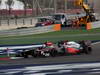 GP BAHRAIN, 21.04.2013- Gara, Romain Grosjean (FRA) Lotus F1 Team E21 e Jenson Button (GBR) McLaren Mercedes MP4-28 