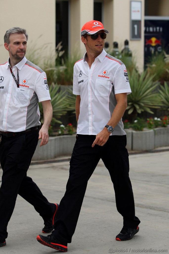 GP BAHRAIN, 18.04.2013- Jenson Button (GBR) McLaren Mercedes MP4-28 