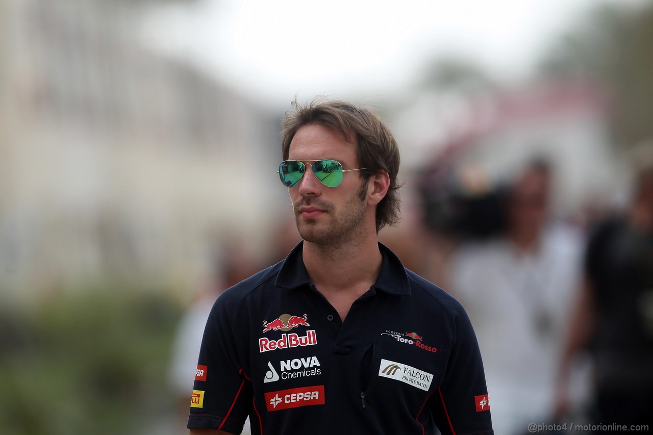 GP BAHRAIN, 18.04.2013- Jean-Eric Vergne (FRA) Scuderia Toro Rosso STR8 