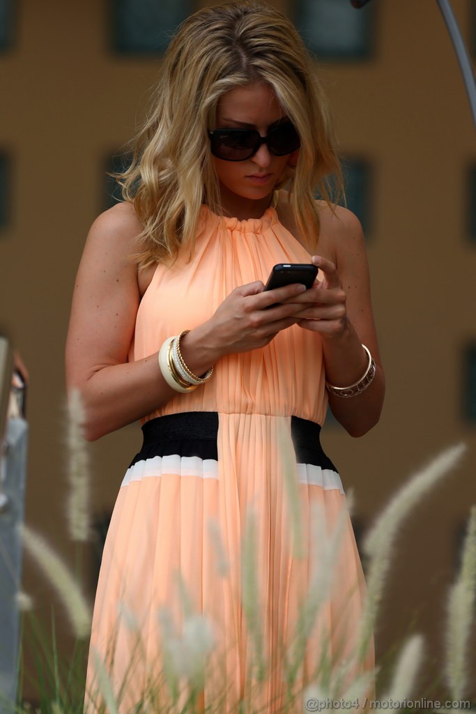 GP BAHRAIN, 20.04.2012- Prove Libere 3, Jennifer Becks (GER), girlfriend of Adrian Sutil (GER)
