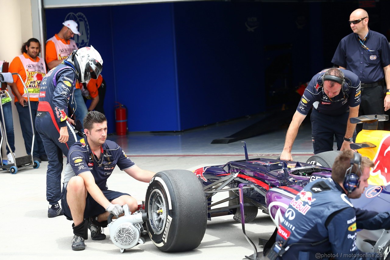 GP BAHRAIN, 20.04.2012- Prove Libere 3, Sebastian Vettel (GER) Red Bull Racing RB9 