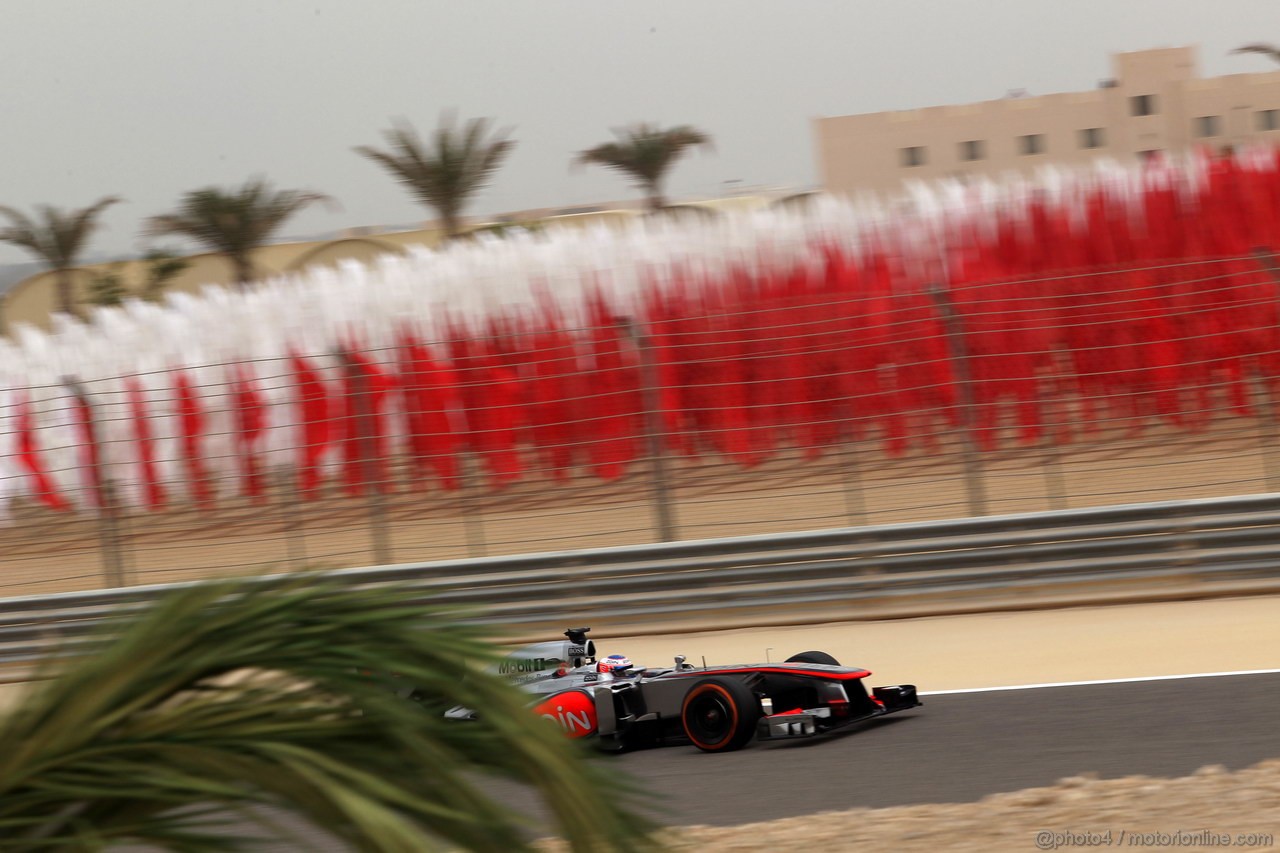 GP BAHRAIN, 20.04.2012- Prove Libere 3, Jenson Button (GBR) McLaren Mercedes MP4-28 