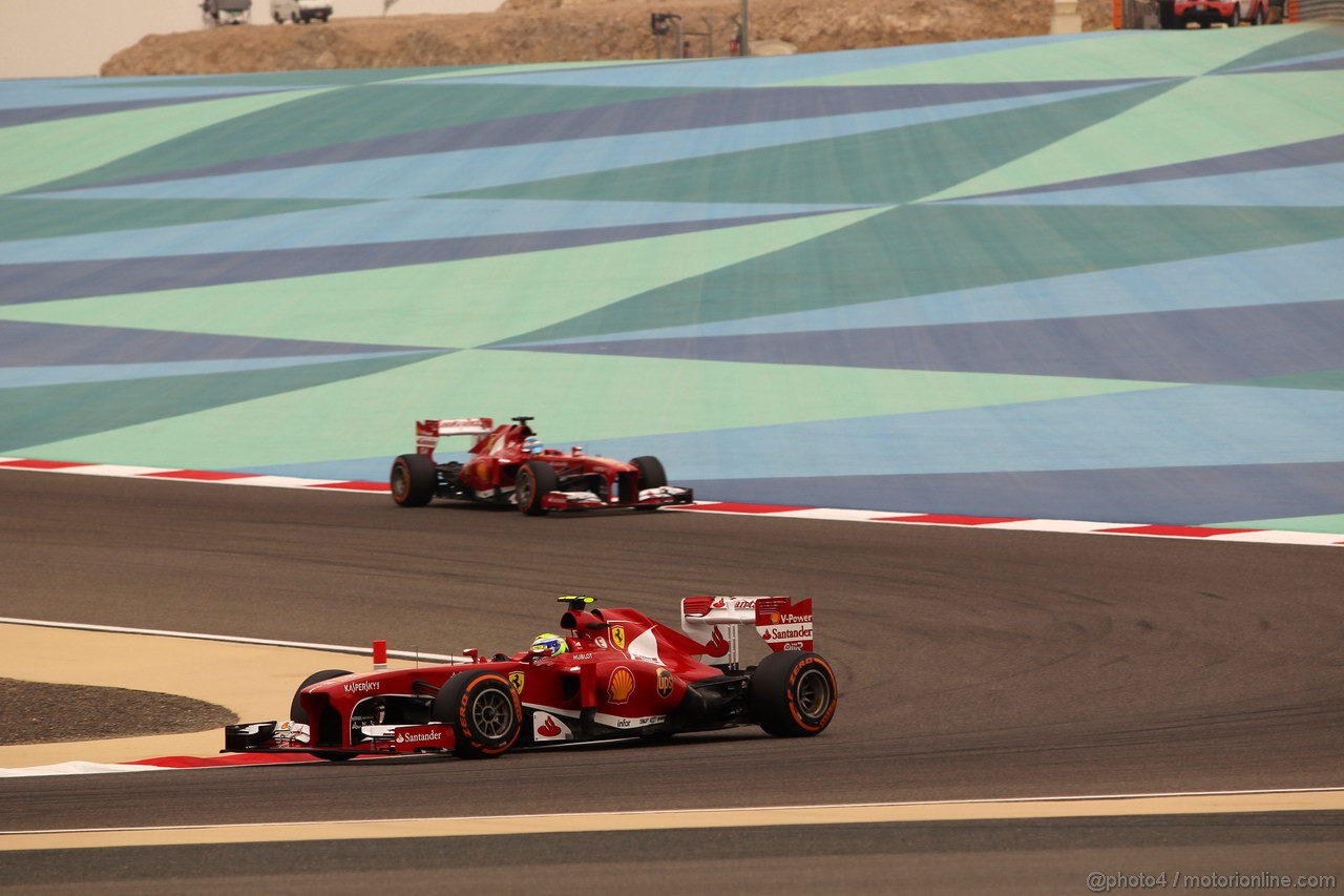 GP BAHRAIN, 20.04.2012- Qualifiche, Felipe Massa (BRA) Ferrari F138 davanti a Fernando Alonso (ESP) Ferrari F138 
