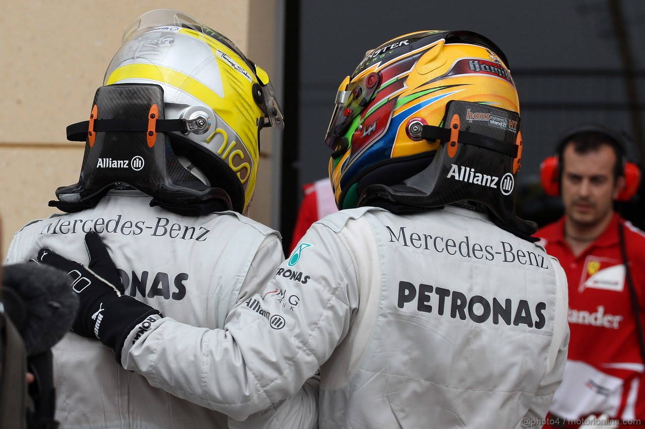 GP BAHRAIN, 20.04.2012- Qualifiche, Nico Rosberg (GER) Mercedes AMG F1 W04 e Lewis Hamilton (GBR) Mercedes AMG F1 W04 