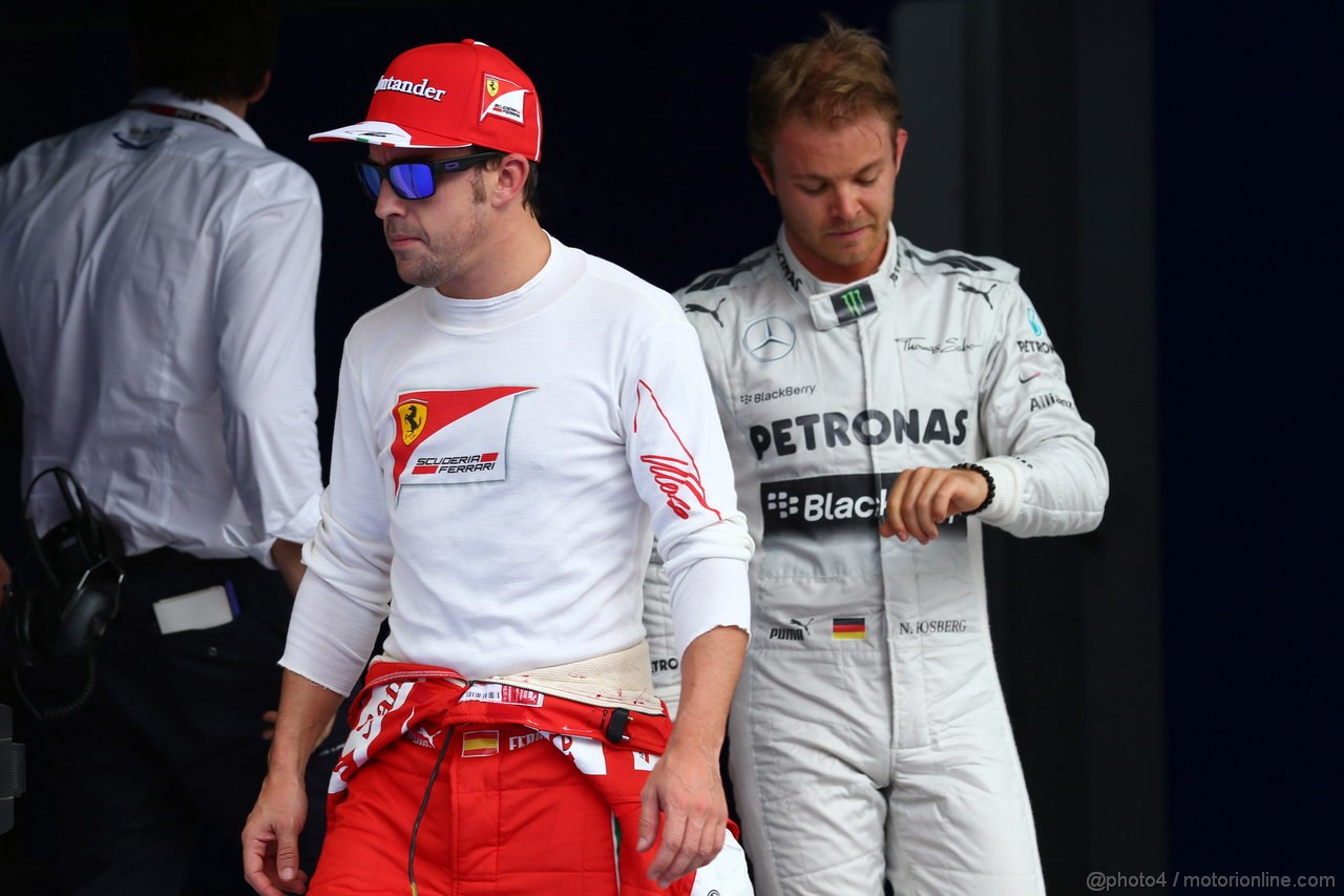 GP BAHRAIN, 20.04.2012- Qualifiche, Fernando Alonso (ESP) Ferrari F138 e Nico Rosberg (GER) Mercedes AMG F1 W04 