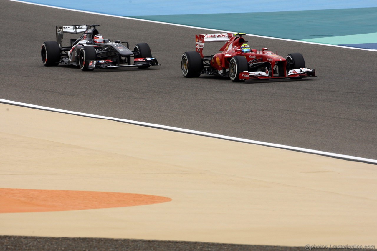 GP BAHRAIN, 20.04.2012- Qualifiche, Felipe Massa (BRA) Ferrari F138 davanti a Nico Hulkenberg (GER) Sauber F1 Team C32 