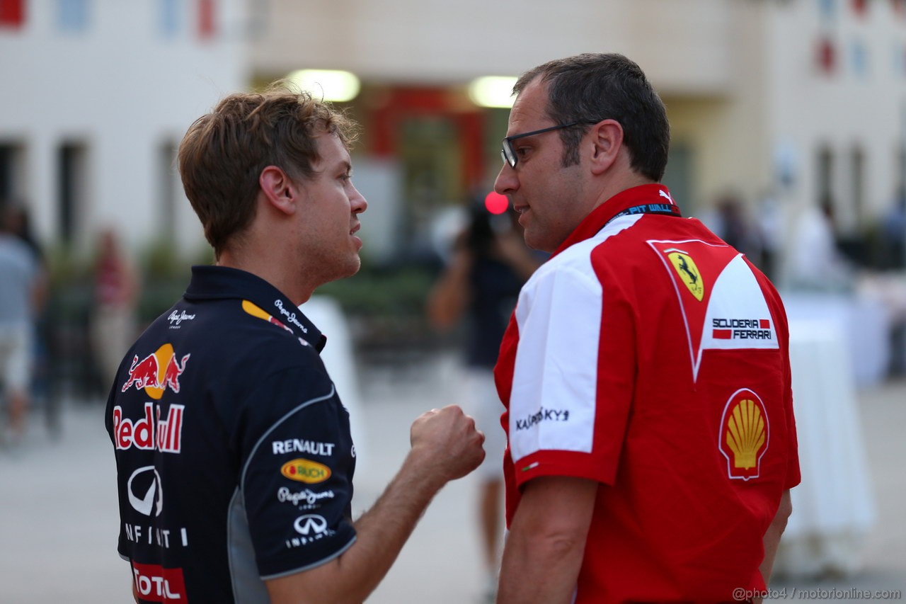 GP BAHRAIN, 20.04.2012- Sebastian Vettel (GER) Red Bull Racing RB9 e Stefano Domenicali (ITA), Team Principal