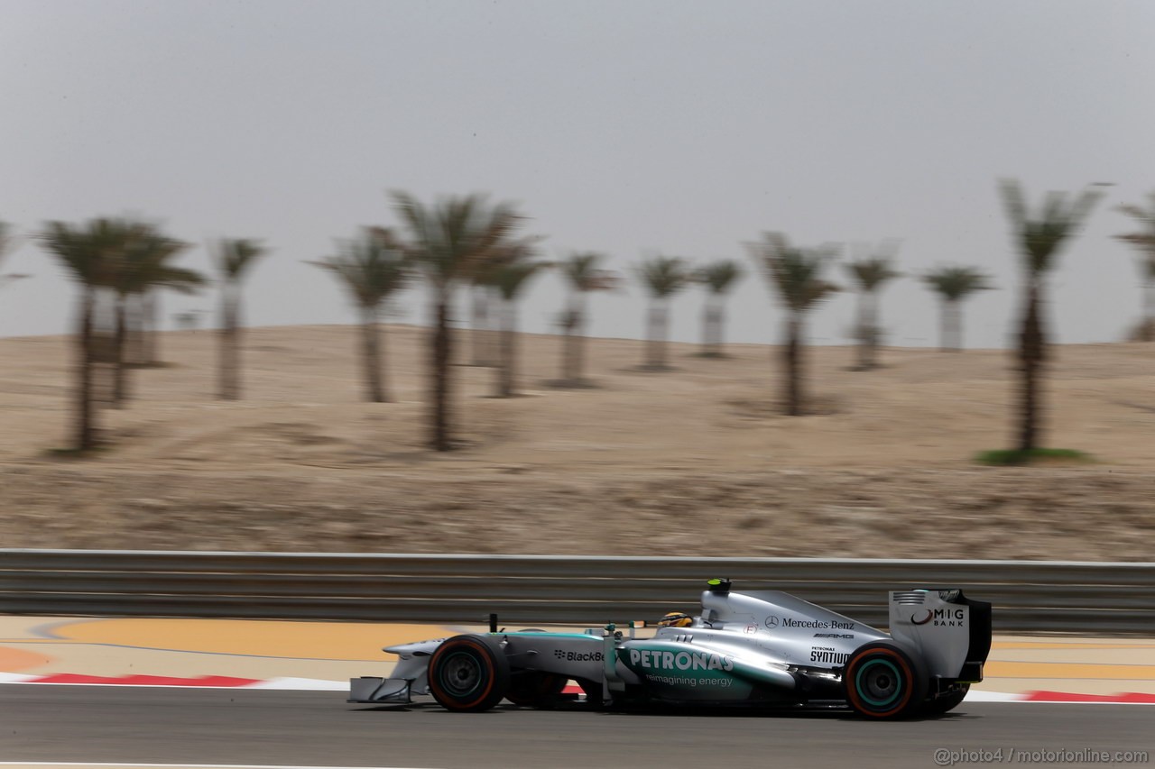 GP BAHRAIN, 19.04.2013- Prove Libere 1, Lewis Hamilton (GBR) Mercedes AMG F1 W04 